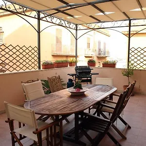 ** Frühstückspension La Terrazza Sul Porto Italien